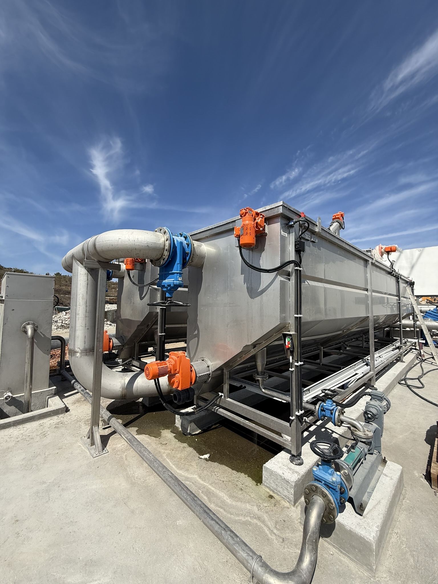 Fornecimento de equipamentos de pré-tratamento de efluentes